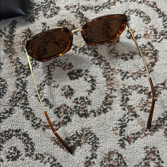 Tortoise Shell Sunglasses - Picture 3 of 4